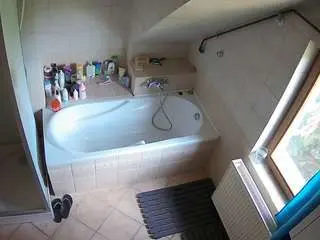 Camsoda Best Webcam of voyeurcam-julmodels-bath-2nd-1