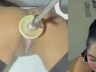 Camsoda Nude Webcam of emily-philip