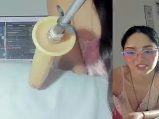 Camsoda Nude Webcam of emily-philip