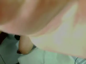 Chaturbate Live Sex Cam of skinny_hot723