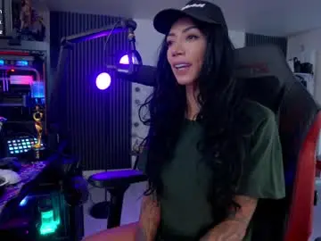 Chaturbate Watch Live Sex Cams of evelyne92
