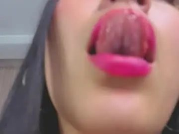 Chaturbate Live Sex Cam of velvet_celeste_b
