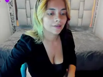 Chaturbate Sex Cam of kiara_cruz__