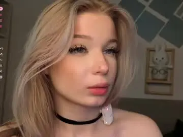 Chaturbate Live Sex Cam of shiningdawn