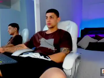 Chaturbate Live Sex Cam of alex_cute77