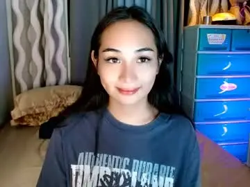 Chaturbate Live Sex Cam of sweetlilly_18
