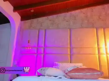 Chaturbate Live Sex Cam of alessialondon