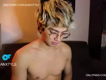 Chaturbate Live Sex Cam of juancamroom