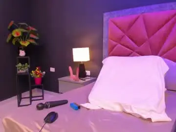 Chaturbate Best live sex cam show of mia_milff