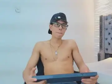 Chaturbate Live Porn of lenny_knox2