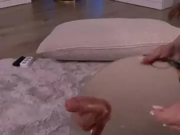 Chaturbate Live Porn of tinydoll_xo