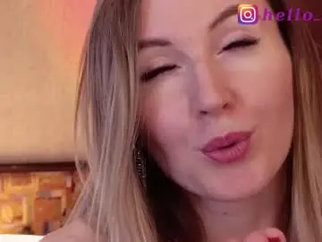 Chaturbate Live Sex Cam of hello_lisha