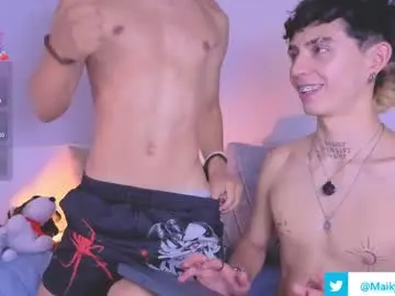 Chaturbate Live Sex Cam of maiky_cooper01