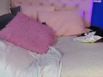 Chaturbate Nude Webcam of bella_lr