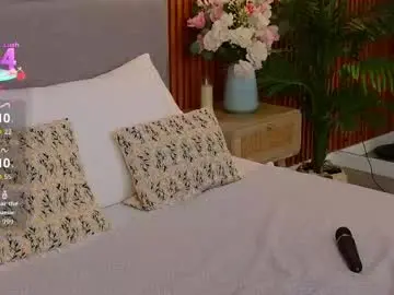 Chaturbate Free Live Porn of julliross