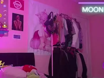 Chaturbate Live Sex Cam of moonfiredance