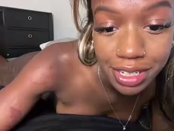 Chaturbate Free Porn Cam of petiteebonymommy
