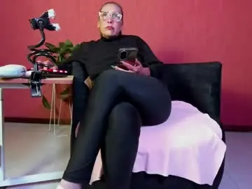 Chaturbate Best live sex cam show of milf_sikiu