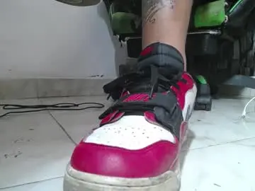 Chaturbate Watch Live Sex Cams of srfindomfeet_