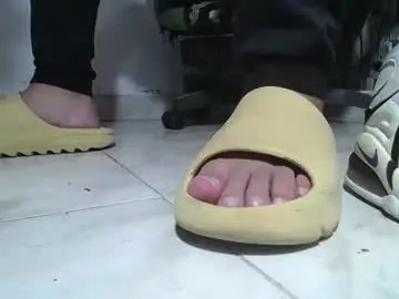 Chaturbate Live Sex of srfindomfeet_