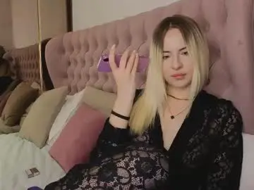 Chaturbate Live Sex Cam of bella_crazyy