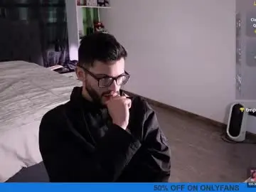 Chaturbate Sex Cam of phantom_bigger1