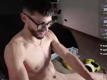 Chaturbate Free Porn Cam of phantom_bigger1