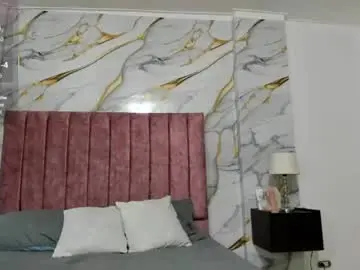 Chaturbate Live Sex Cam of zoebluhs