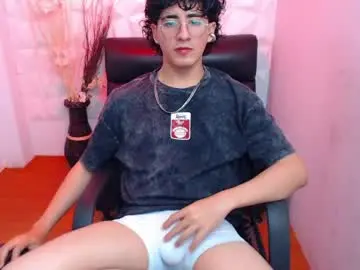 Chaturbate Nude Webcam of elliot_03
