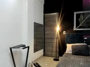 Chaturbate Adult Video Chat of valentina_herrrera