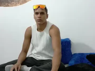 Chaturbate Best live sex cam show of lucas021_