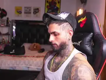 Chaturbate Live Sex Cam of logan_hugh8