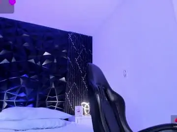 Chaturbate Live Sex Cam of alondrasoomer