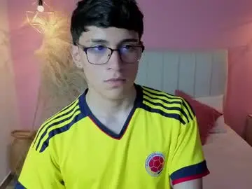 Chaturbate Live Sex Cam of ryan_valentino