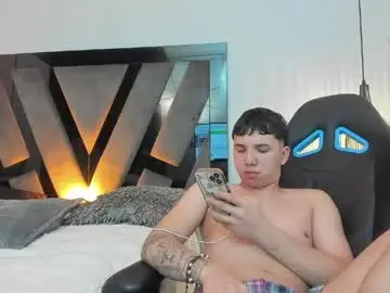 Chaturbate Free Live Porn of andy_miller5