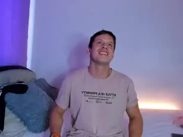 Chaturbate Live Sex Cam of johnycooper08