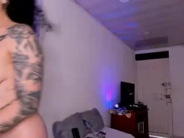 Chaturbate Live Sex Cam of mia_velvet1