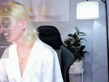 Chaturbate Live Porn of julie_lucasss