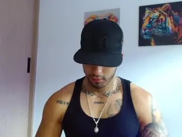 Chaturbate Sex Cam of darius_phoenix