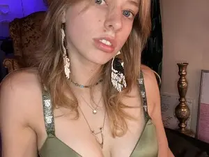 Myfreecams Live Sex Cam of ellispierce
