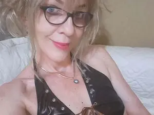Myfreecams Watch Live Sex Cams of squirthottsq