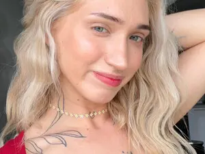Myfreecams Watch Live Sex Cams of Roselyn_