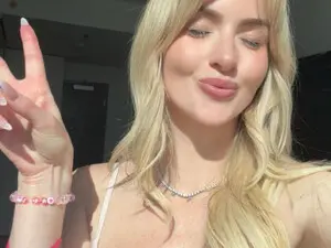Myfreecams Live Sex Cam of Luna_Faye_