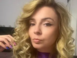 Myfreecams Sex Chat of LovelyAria