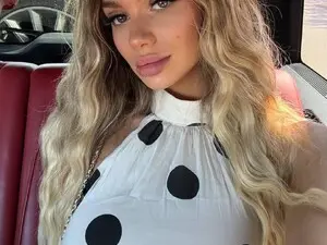 Myfreecams Watch Live Sex Cams of NicolleBlake