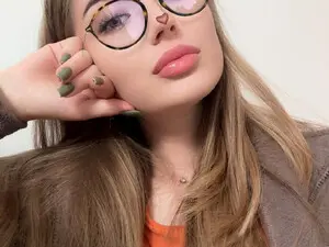 Myfreecams Live Porn of Adeline_D