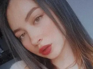 Streamate Nude Webcam of RoxanneWill