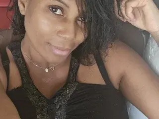 Streamate Live Sex Cam of DianneHalle19