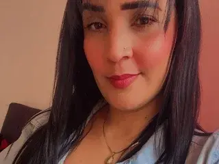 Streamate Free Live Porn of MILAHOT23