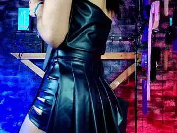 Stripchat Sex Cam of Miss_Safira_BDSM